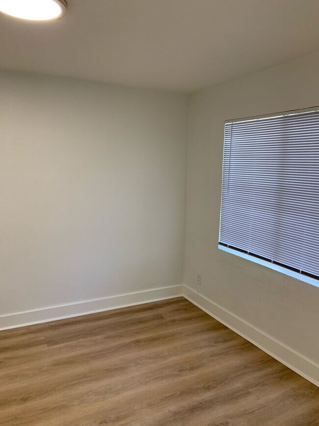 Foto del edificio - 1516 Campbell St