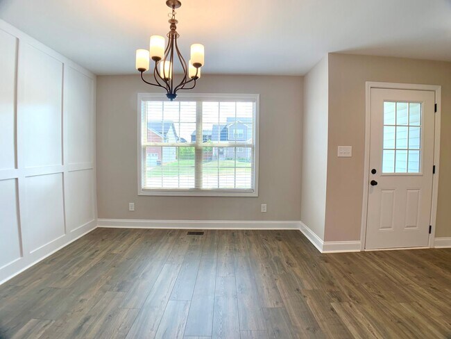 Building Photo - 733 Banister Dr