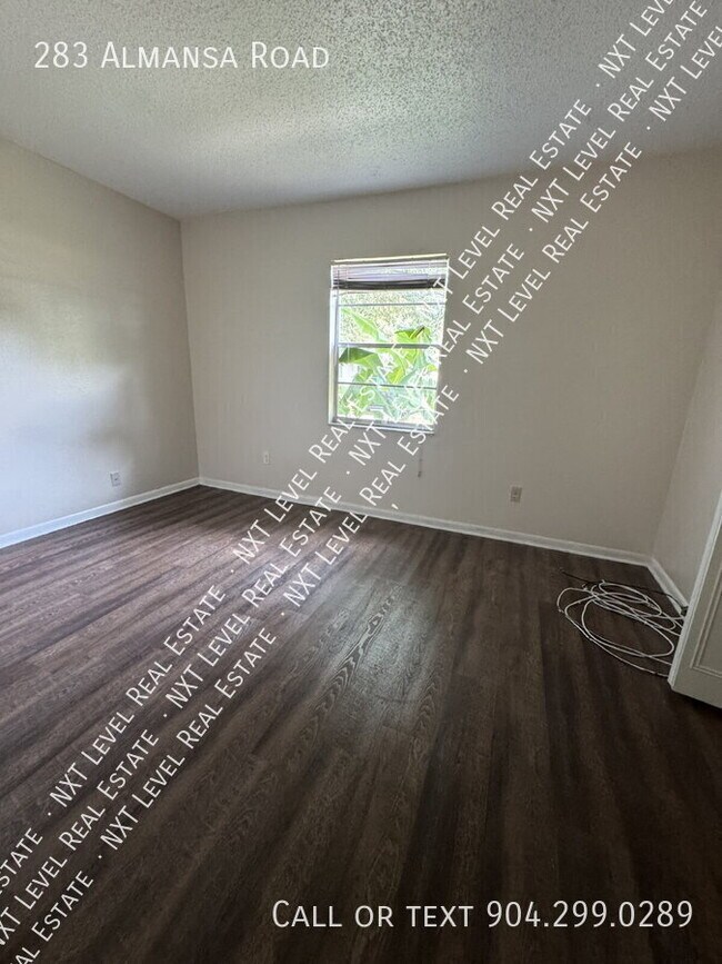 Building Photo - 283 Almansa Rd