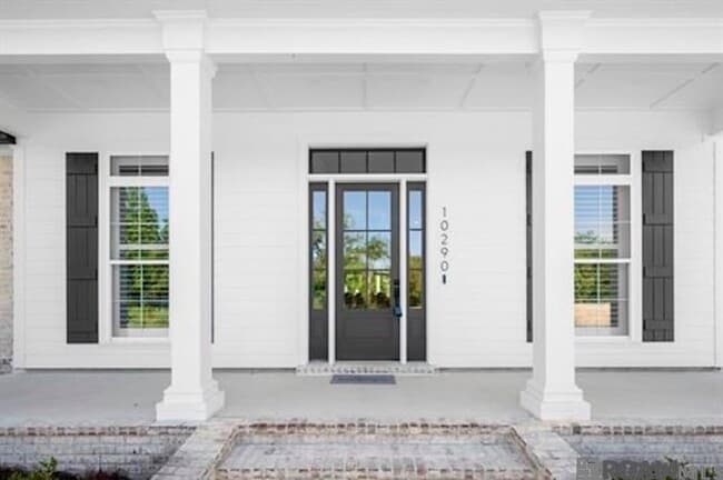 Building Photo - 10290 Bayou Xing