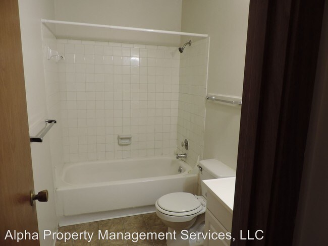Building Photo - 803 Meadowbrook