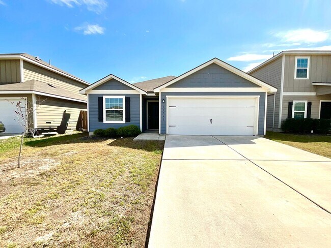 Foto del edificio - *MOVE IN SPECIAL* Move-In Ready 3BR/2BA with Fenced Yard & Garage!
