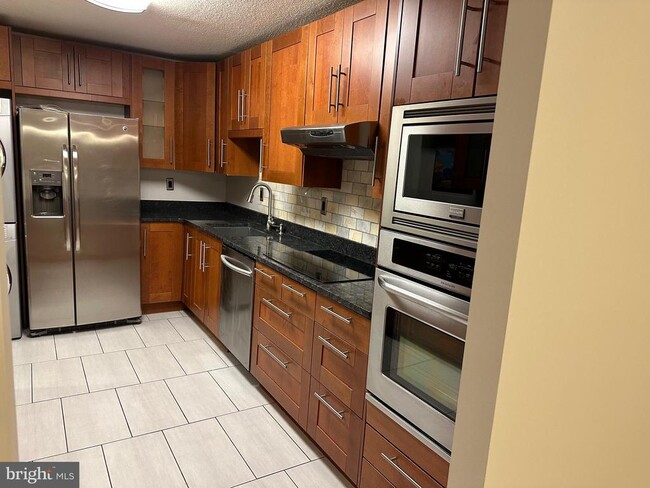 Building Photo - 307 Yoakum Pkwy
