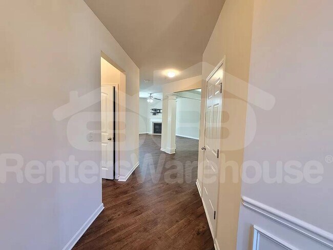 Building Photo - 10 Ontario Ct