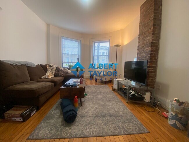 Building Photo - 872 Huntington Ave