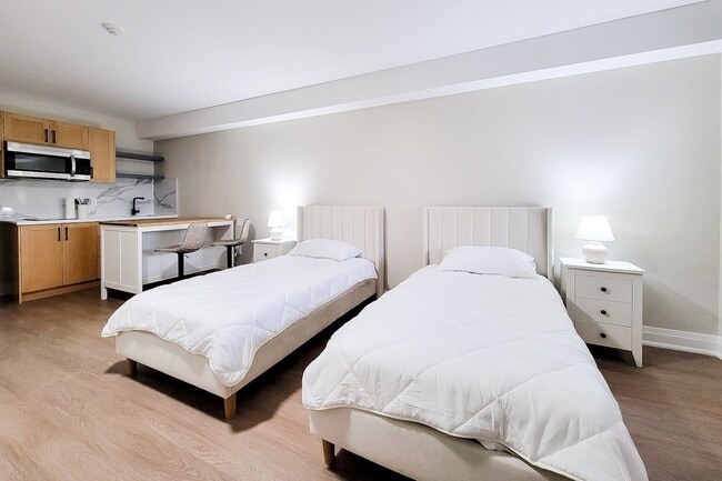 double occupancy unit - 7737 Lundy's Ln