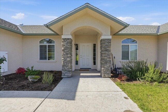 Building Photo - 30535 Rd 400