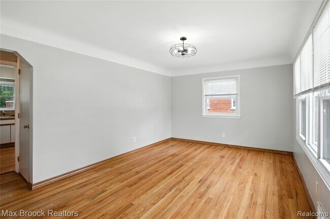 Foto del edificio - 25301 Ford St