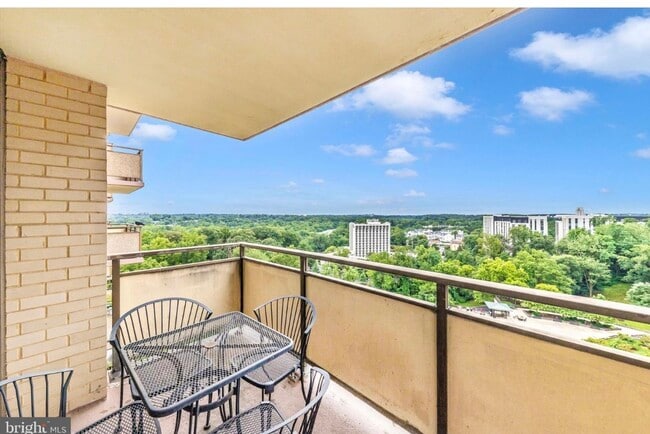 Foto del edificio - 5225 Pooks Hill Rd