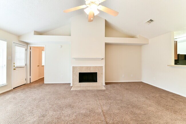 Foto del edificio - 17606 Glenwolf Dr