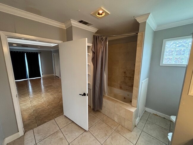 Building Photo - 3115 Westerland Dr