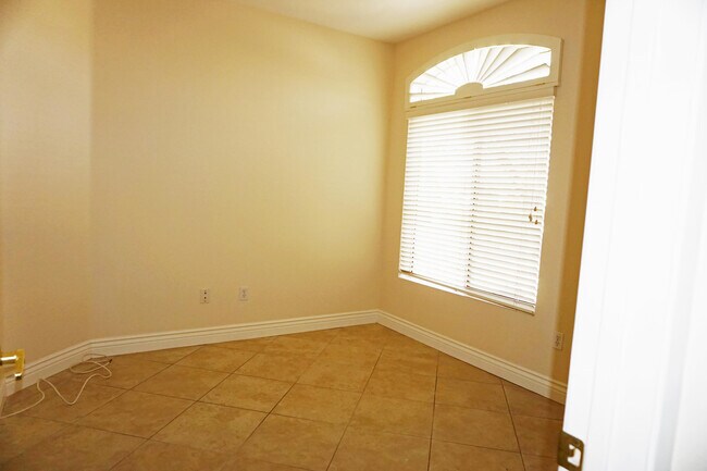 Foto del edificio - 78359 Moongold Rd
