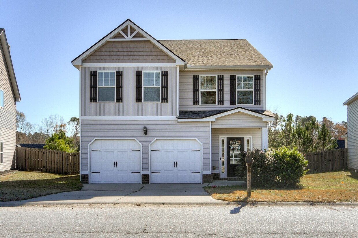 Foto principal - 4 Bedroom in Heart of Grovetown!