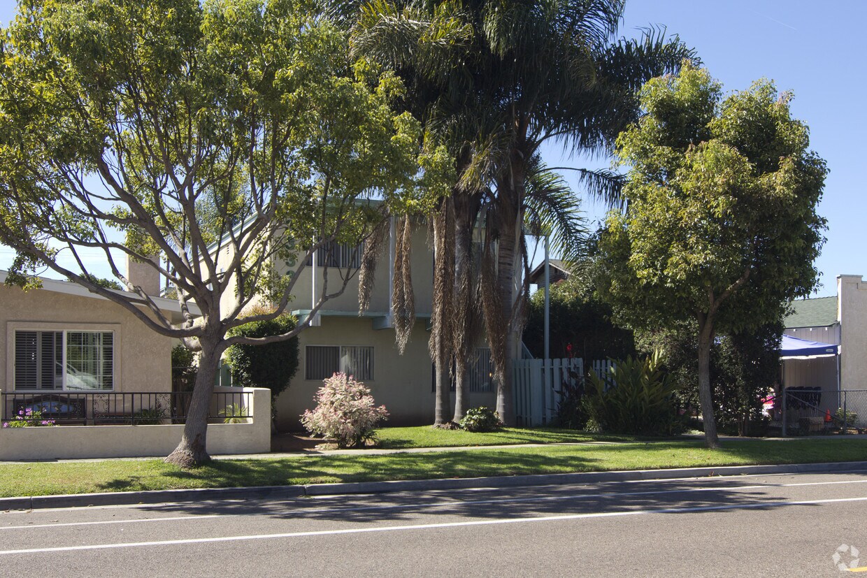 Primary Photo - 3333 Roosevelt St