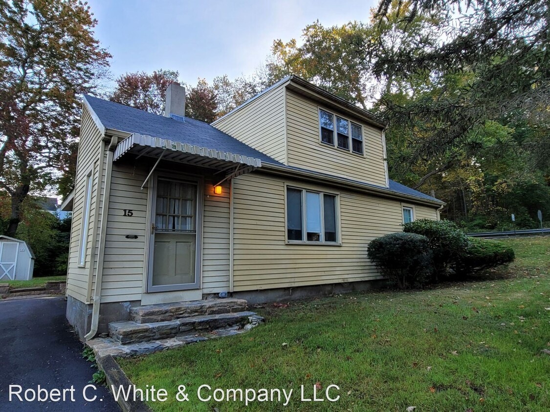 2 br, 1 bath House 15 Earl St House Rental in Essex, CT