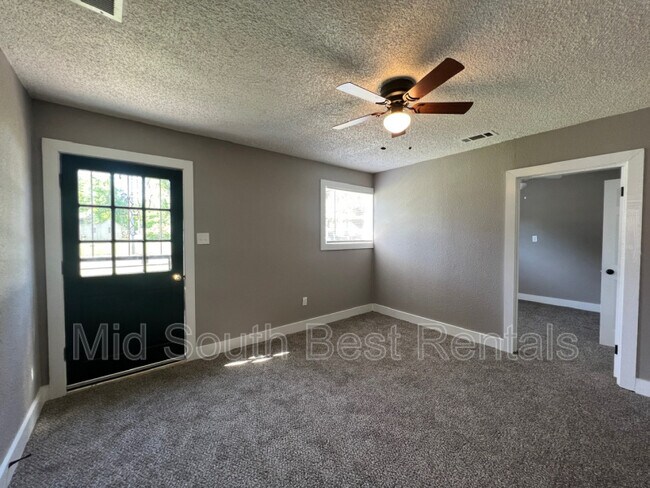 Foto del edificio - 4062 Wales Ave