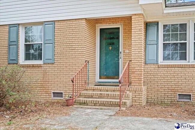 Foto del edificio - 2223 Camlin Ln