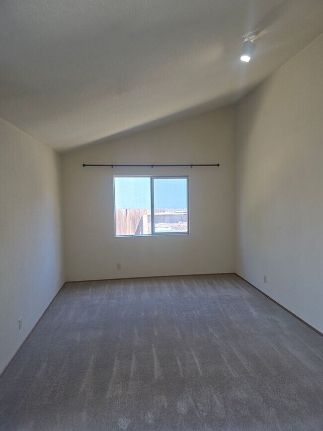Foto del edificio - New On The Market