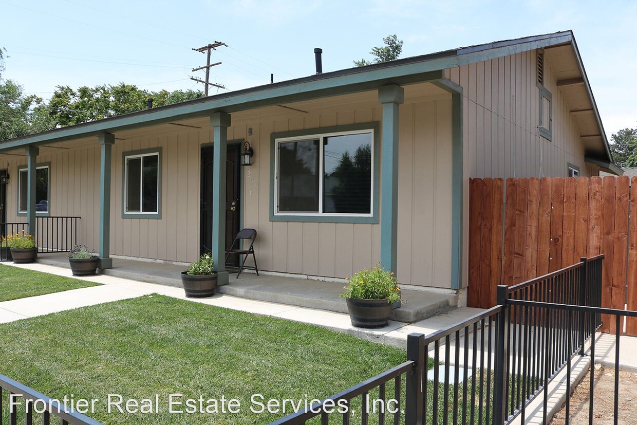 Primary Photo - 2 br, 1 bath House - 207 S Davis Street