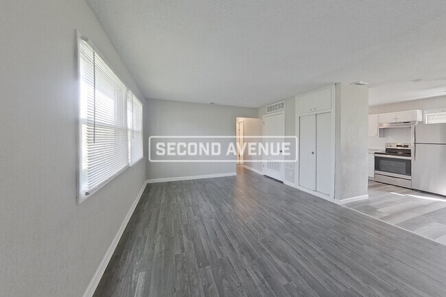 Foto del edificio - 4815 E 43rd St