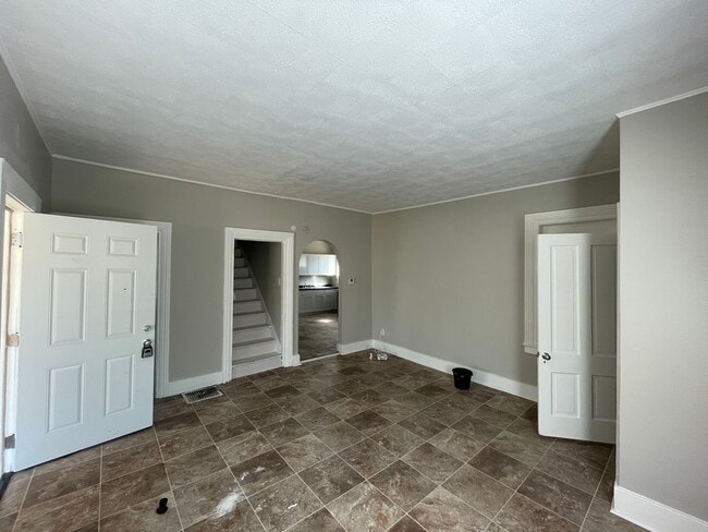 Building Photo - Newly Remodeled 3-Bedroom House