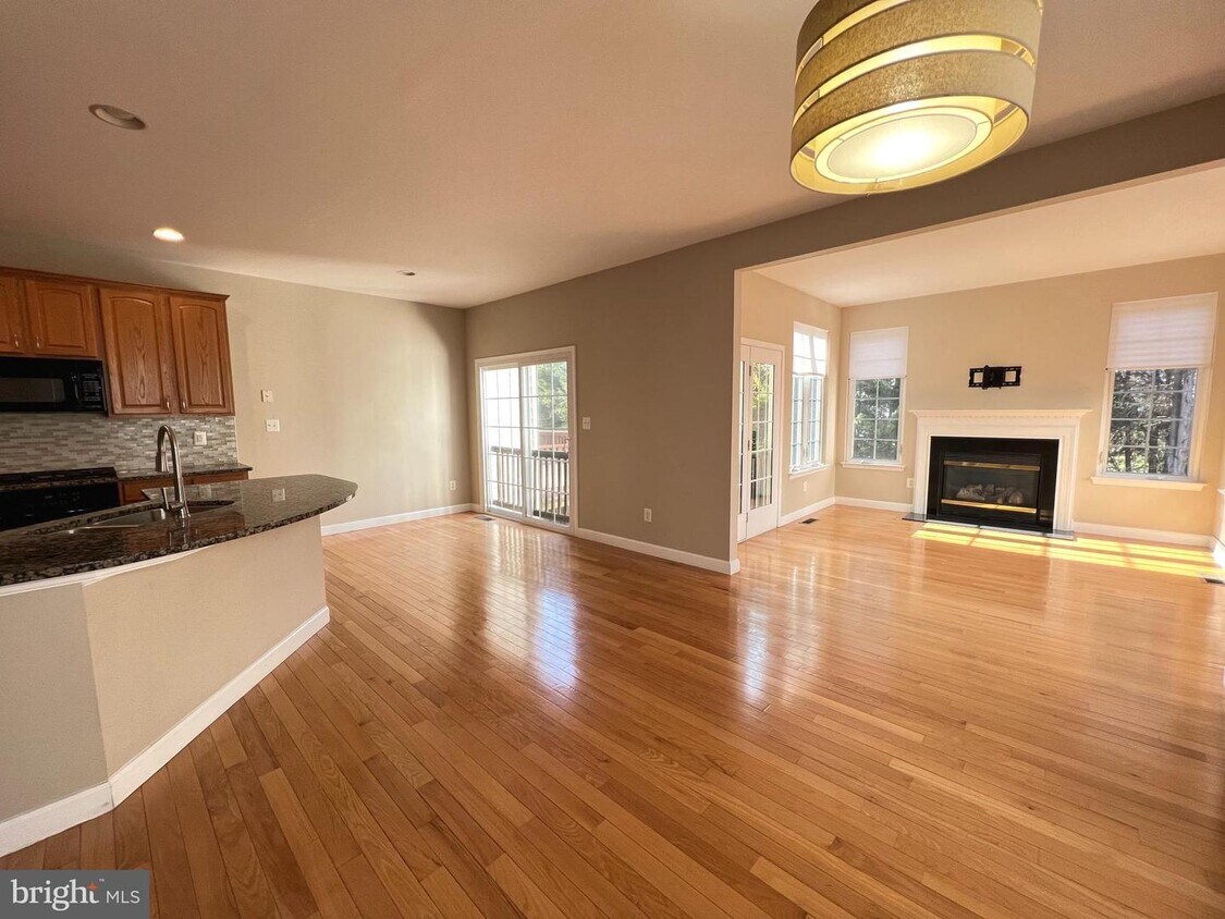 25277 Nesting Square, South Riding, VA 20152 Townhome Rentals in