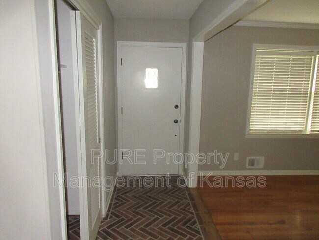 Foto del edificio - 5612 W 79th St