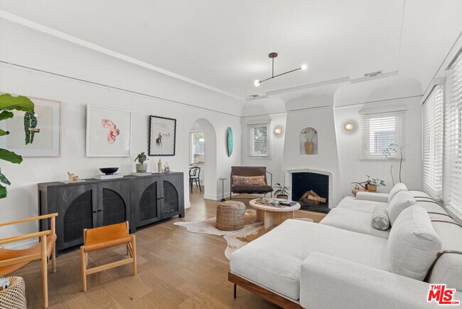 Foto del edificio - 2921 Hillcrest Dr