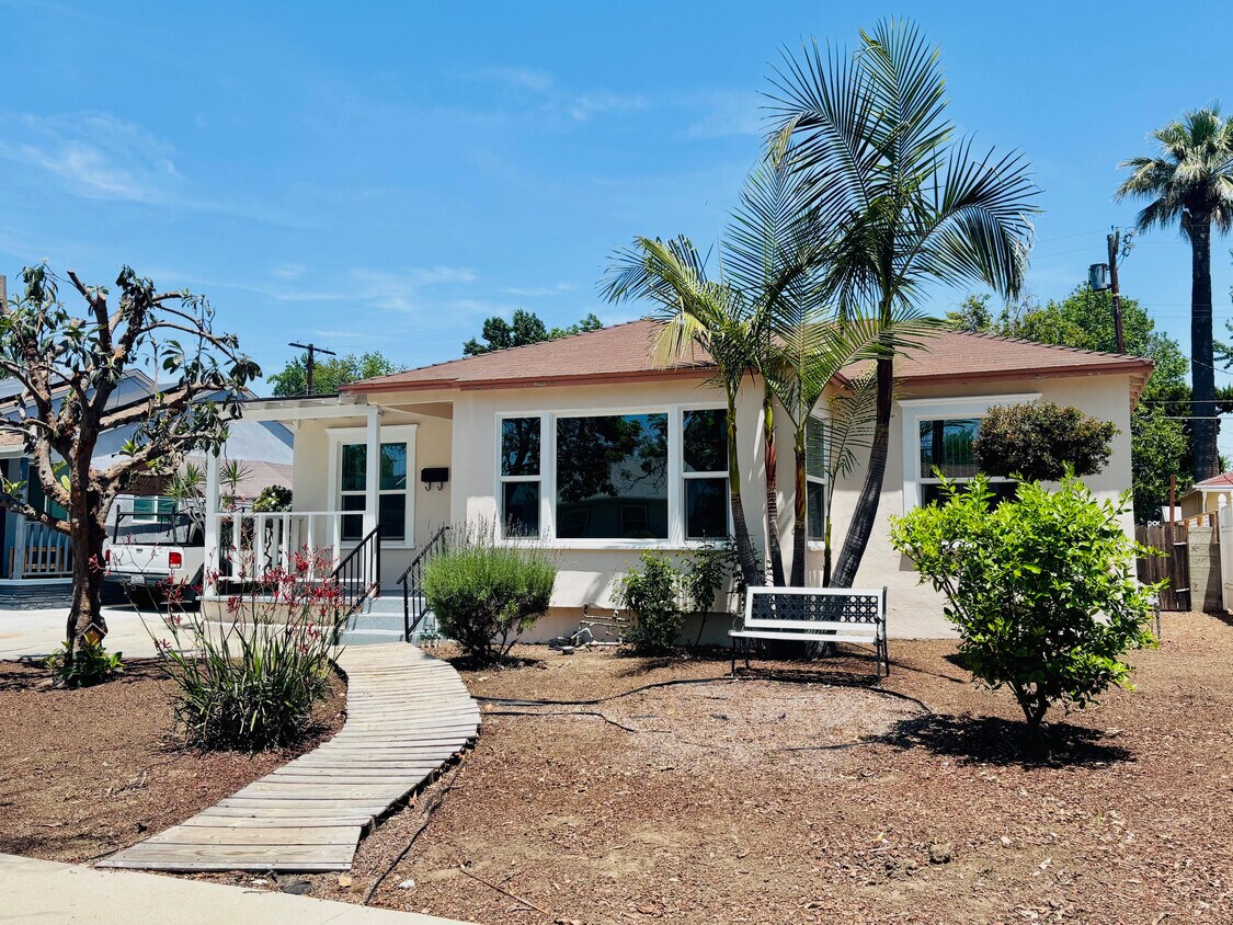 Foto principal - 6533 Balcom Ave