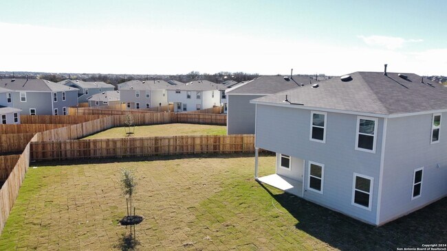 Foto del edificio - 13806 Vly Patch