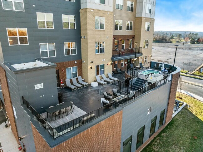 L’Appartement Americana College C/NSweat Americana House Apartments - 117 C Locust Ln State College, PA