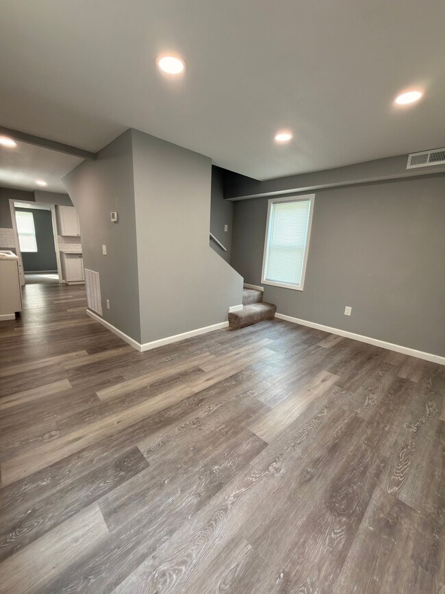 Building Photo - 2767 Hiawatha St