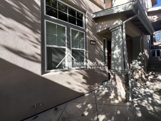 Foto del edificio - Wonderful 3bd/2.5ba Townhome-Great Location!