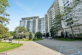 Building Photo - 1 Claridge Dr