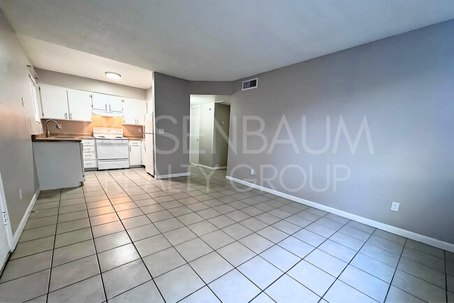 Foto del edificio - Charming 2-bedrooms, 1-bath ground level u...
