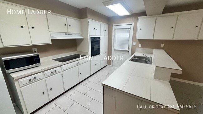 Foto del edificio - 1128 E Broadmor Dr