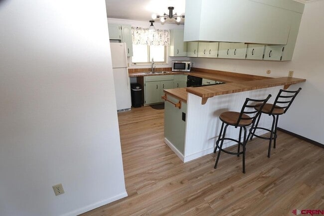 Building Photo - 2305 Pelota Dr