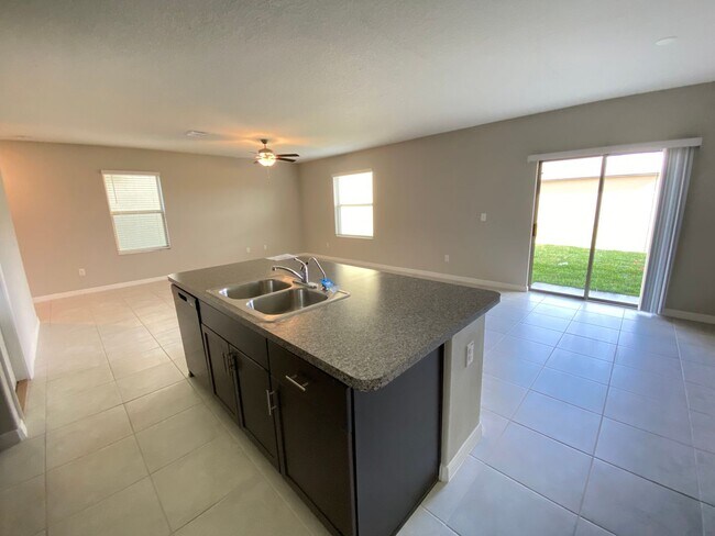Building Photo - 4404 Eternal Prince Dr