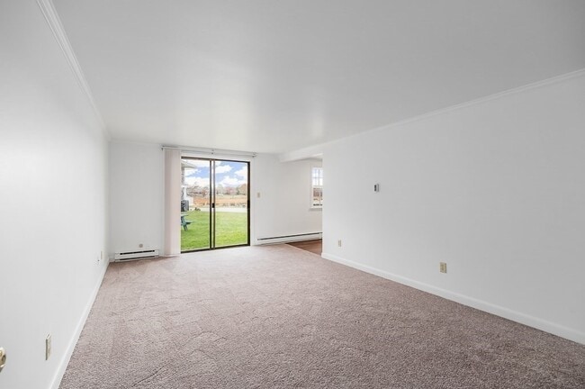 Building Photo - 138 Main St