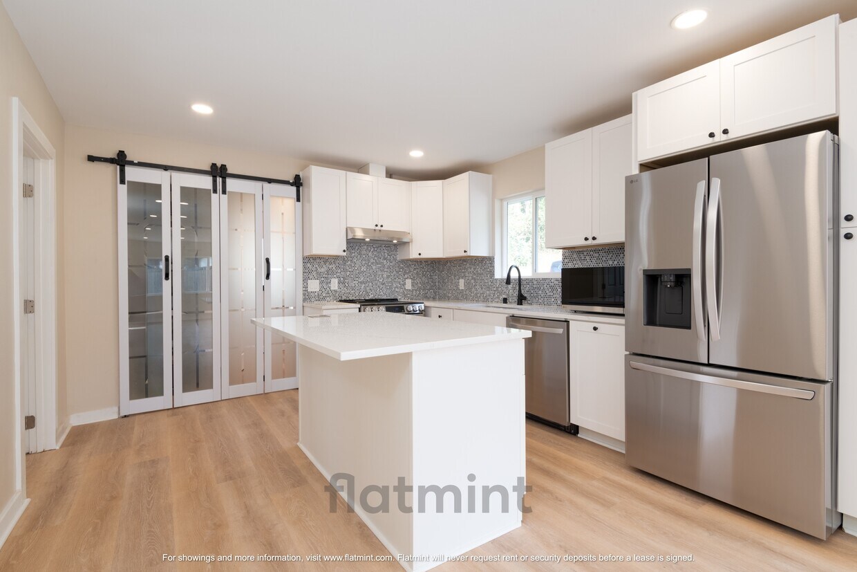 Photo - 6850 S 133rd St (Seattle, WA)