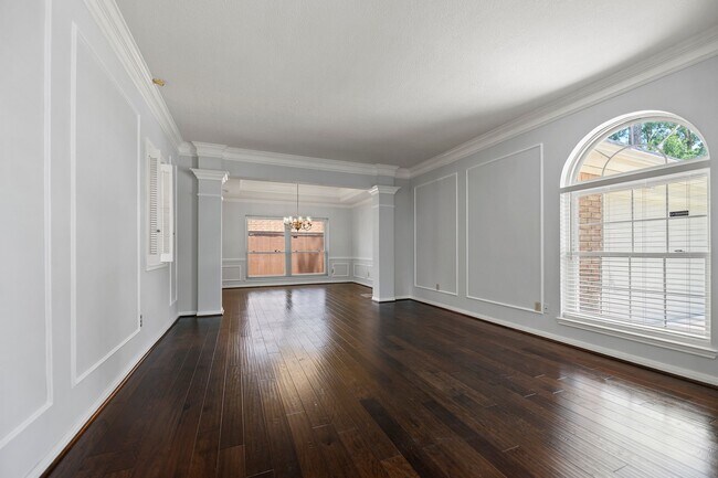 Building Photo - 10331 Millridge N Dr