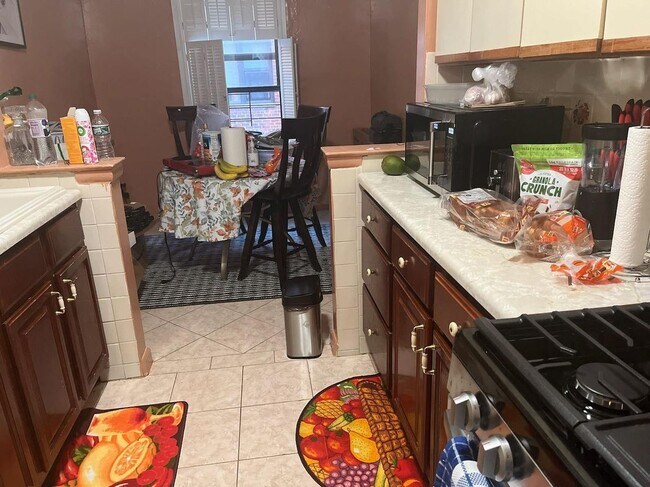 Foto del edificio - 310 Lenox Rd