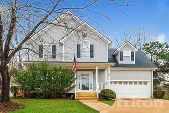 Building Photo - 37 Roxbury Ln