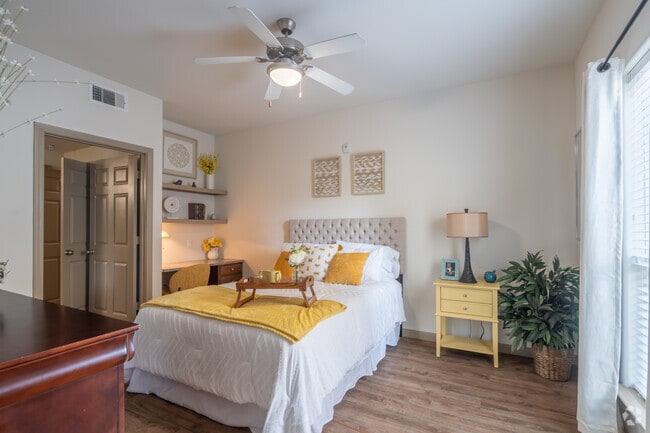 1HAB, 1BA - 756 ft² - Eaglebrook Apartments