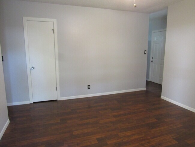 Foto del edificio - 333 W 61st Pl