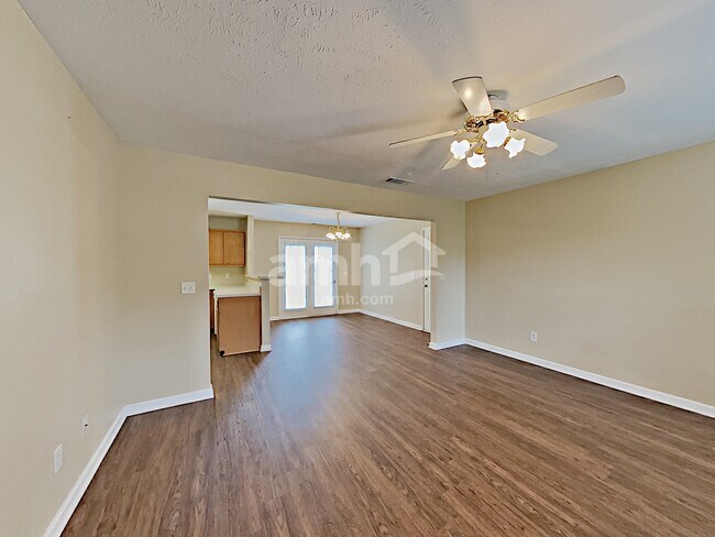 Foto del edificio - 1124 Benton Mason Dr