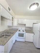 Building Photo - 1075 E Desert Inn Rd