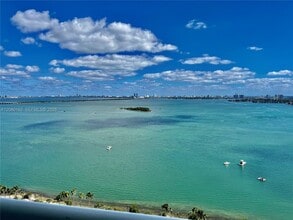 Building Photo - 1800 N Bayshore Dr