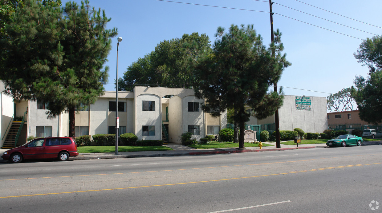 Primary Photo - Roscoe Park Apartments