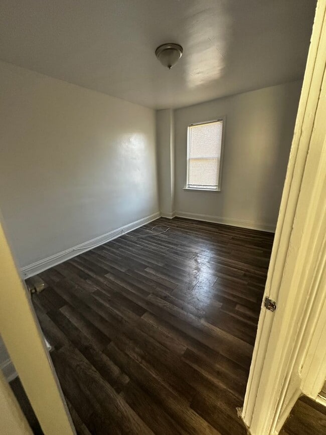 Building Photo - Beautiful newly renovated home near Johns ...